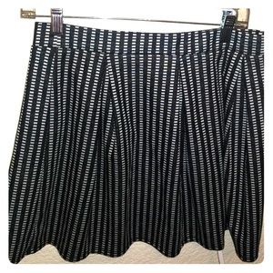 Joe B black graphic design skirt